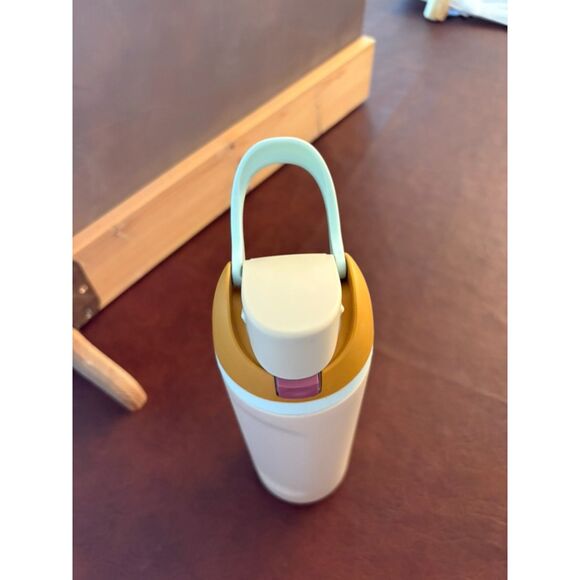 24 oz Stainless Steel Owala Water Bottle - Picture 7 of 8